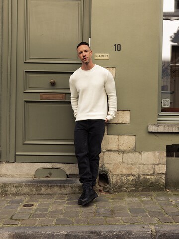 DAN FOX APPAREL Sweater 'Justus' in White