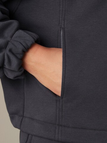 Next Sweatshirt i grå