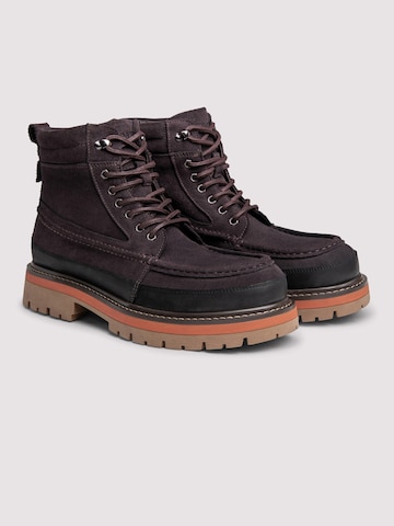 Botine de la Ombre pe maro