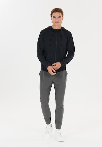 Virtus Tapered Sportbroek 'Alonso V2' in Grijs