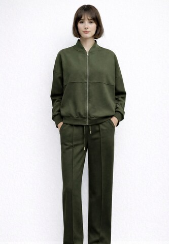 Elara Sweatsuit in Green