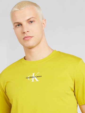 Calvin Klein Jeans - Camiseta en amarillo