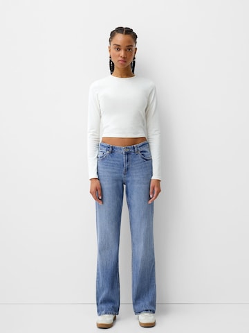 Bershka Regular Jeans in Blue: front