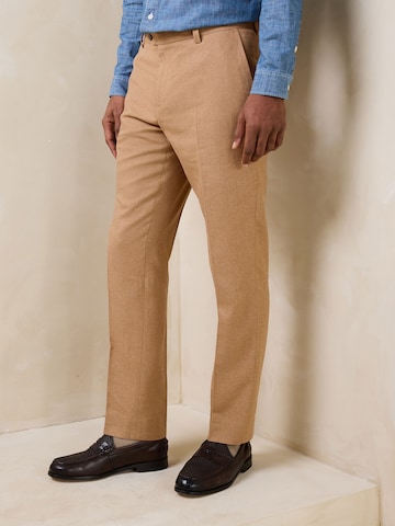 Next regular Bukser med fals i brun: forside