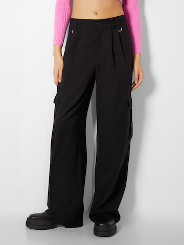 Wide Leg Pantalon à pince Bershka en noir : devant