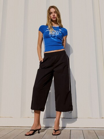 Bershka T-shirt i blå