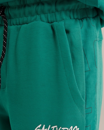 WE Fashion Tapered Trousers in Green