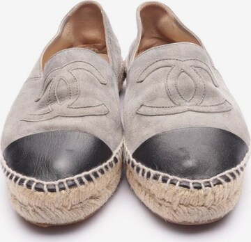 CHANEL Flats & Loafers in 38 in Grey