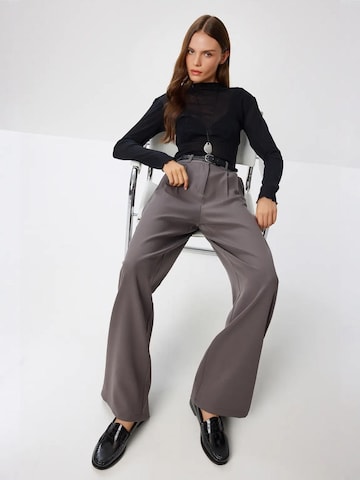 Wide Leg Pantalon à pince Happiness İstanbul en gris