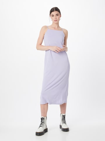 Monki - Vestido de verão em roxo: frente