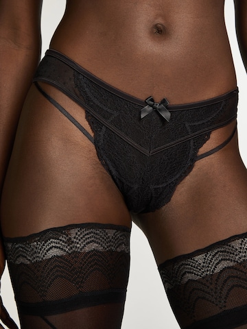 Hunkemöller Stringit 'Fleur' värissä musta