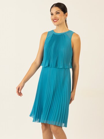 APART Cocktail Dress in Green: front