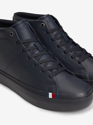 TOMMY HILFIGER Sneakers hoog in Blauw