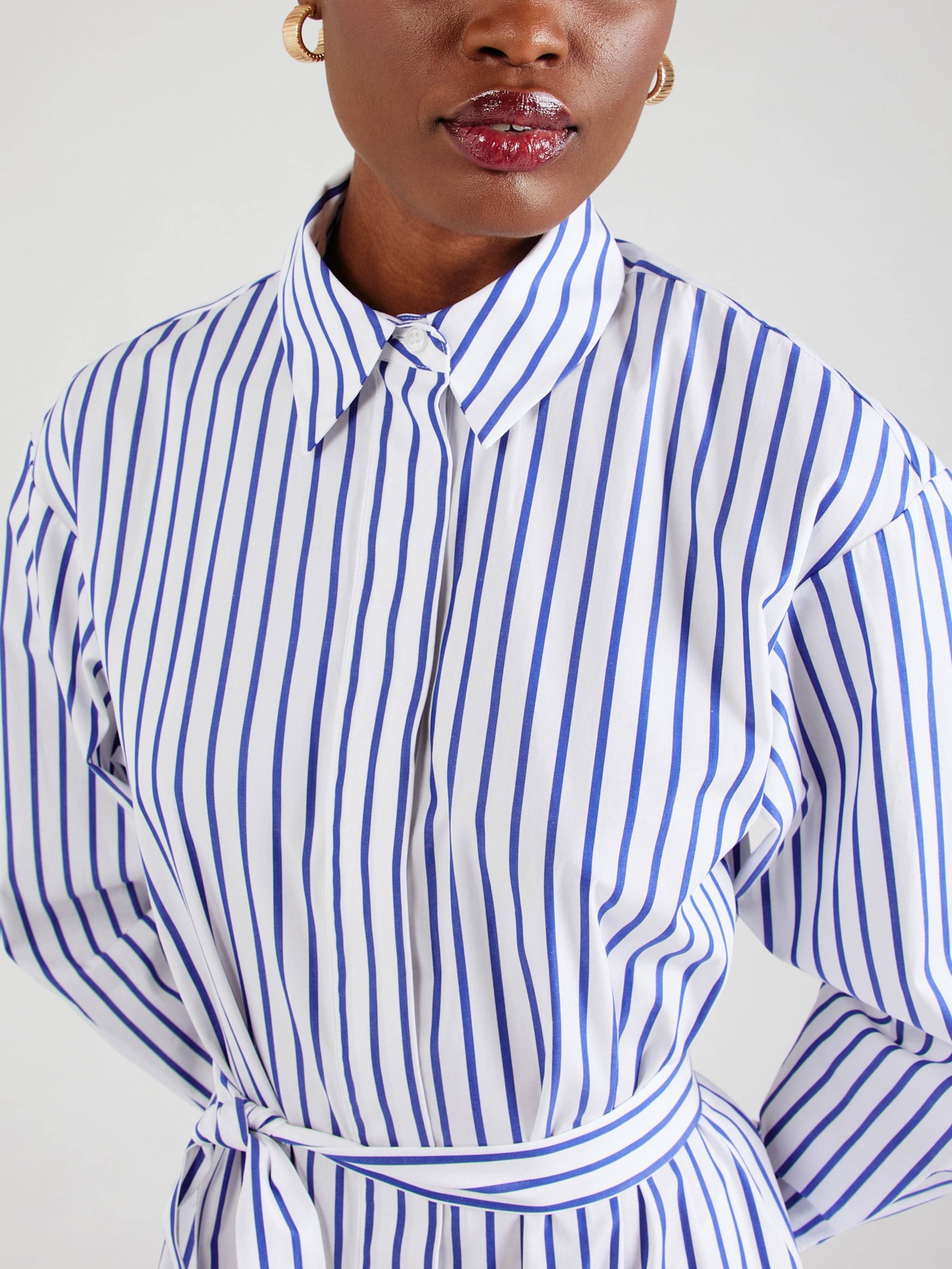 IVY OAK Abito camicia 'DINA KIM' in Blu ABOUT YOU