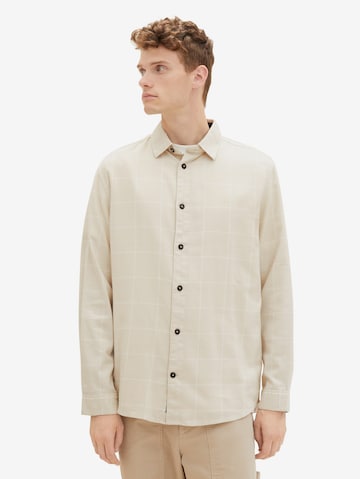 Coupe regular Chemise TOM TAILOR en beige : devant