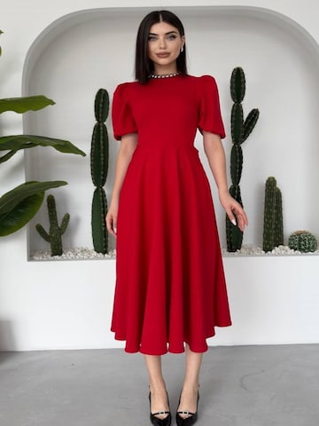 WOMAN VISION Dress in Red: front
