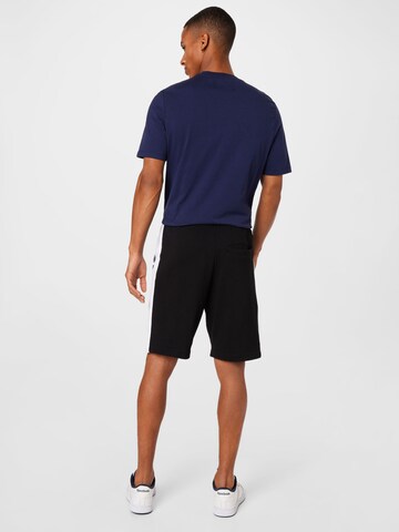 Lyle & Scott Regular Shorts in Schwarz