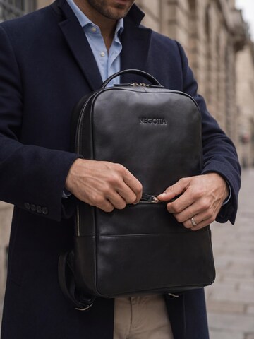 NEGOTIA Leather Backpack 'Averon' in Black