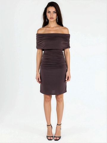 Hiccup - Vestido em castanho: frente