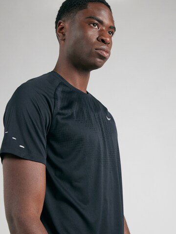 NIKE Функциональная футболка 'ADV STRIDE' в Черный
