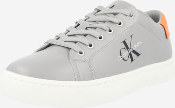 Calvin Klein Jeans Sneakers laag in Grijs: voorkant