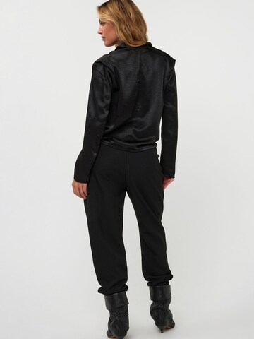 AMAYA Amsterdam Blouse 'Noir' in Zwart