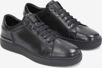 Sneaker bassa di Kazar in nero