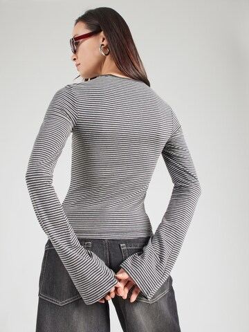 WEEKDAY T-shirt i svart