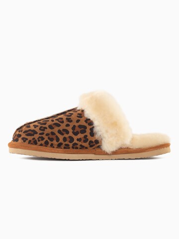 Minnetonka Muiltjes 'Leopard' in Bruin