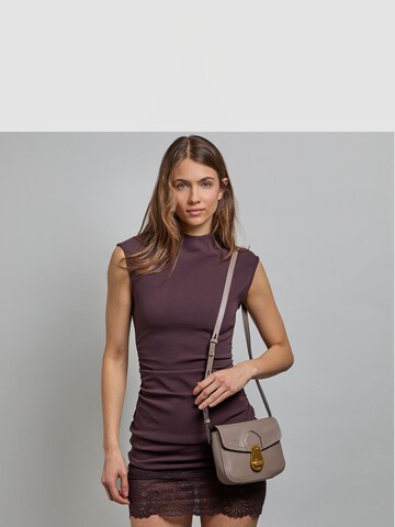 The Bridge Crossbody Bag in Grey