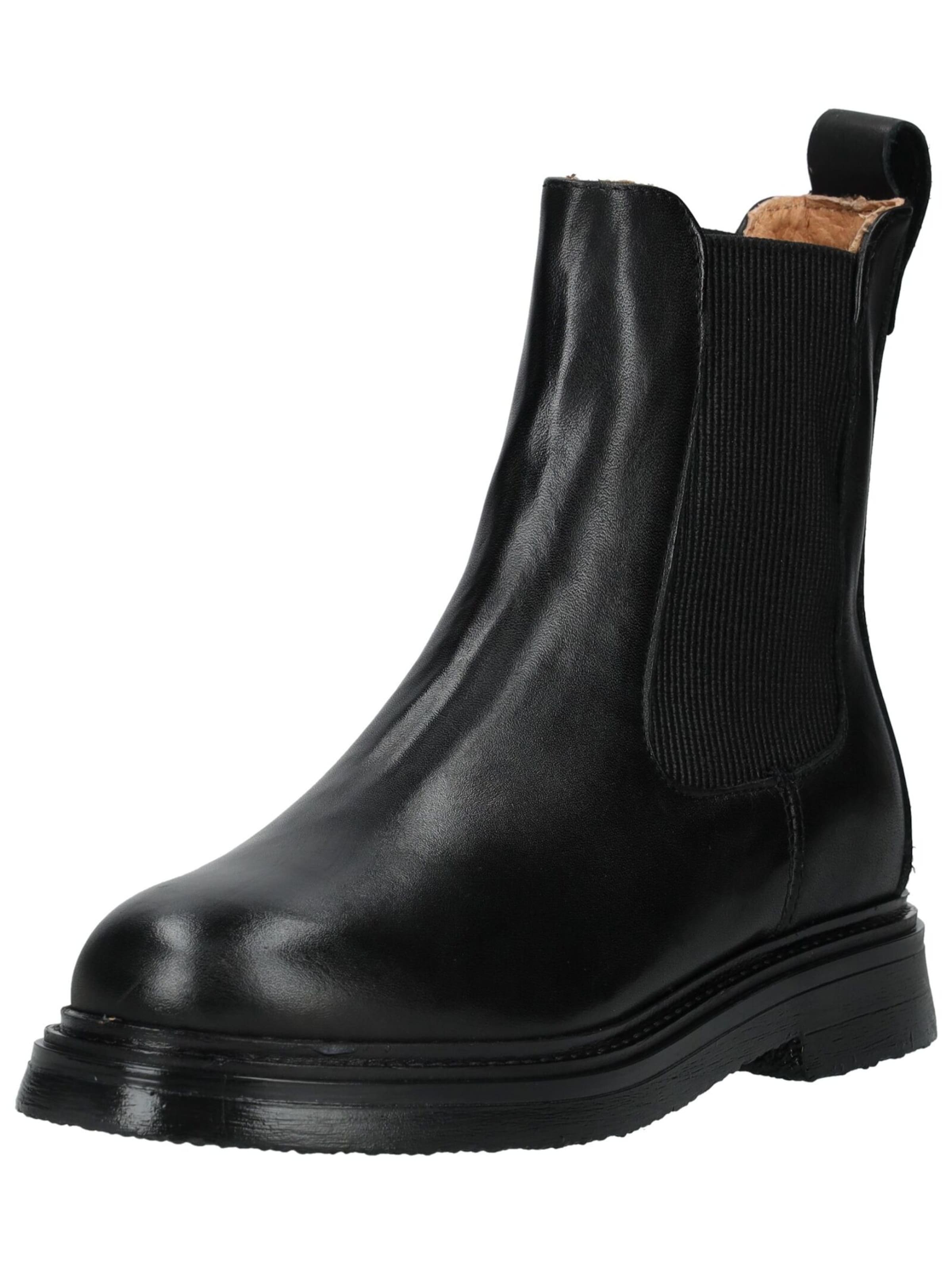 PAVEMENT Bootie in Black: front