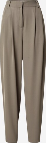 Guido Maria Kretschmer Women Pleat-front trousers 'Mila' in Green: front