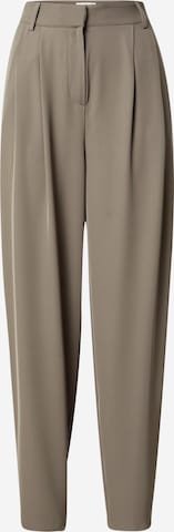 Guido Maria Kretschmer Women Pleat-Front Pants 'Mila' in Green: front