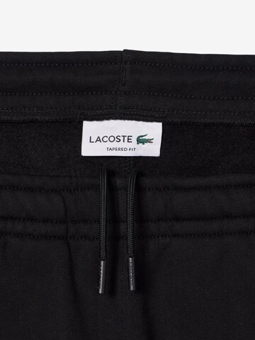 LACOSTE Tapered Sporthose in Schwarz