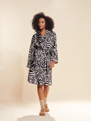 ESSENZA Short Bathrobe 'Steff Allora' in Black: front