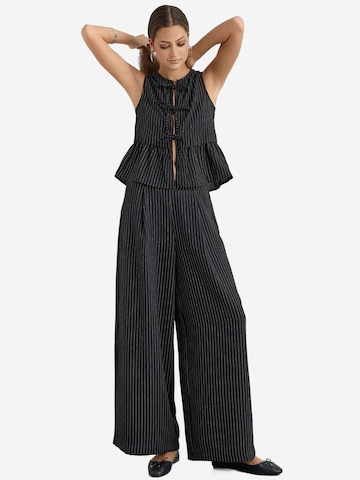 Hiccup Baggy Hose in Schwarz: Vorderseite