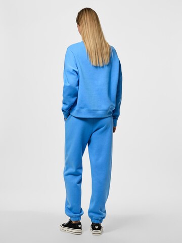 PIECES Tapered Παντελόνι 'PCCHILLI' σε μπλε