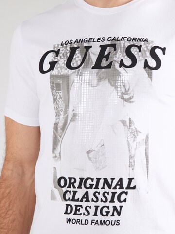Tricou de la GUESS pe alb