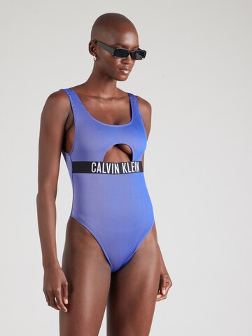 Regular Costum de baie întreg 'Intense Power' de la Calvin Klein Swimwear pe albastru: față