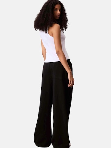 Calvin Klein Normalny krój Spodnie w kolorze czarny