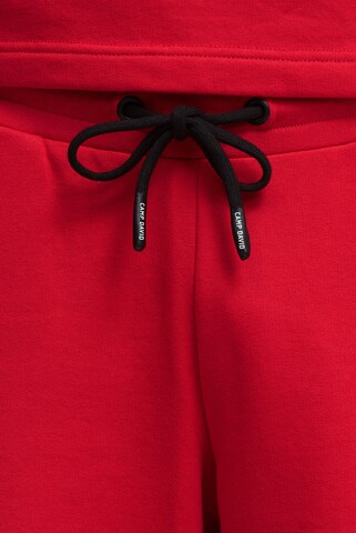 CAMP DAVID Regular Sweatshorts mit Label Print in Rot