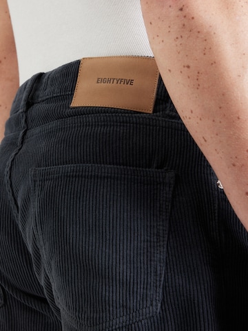 EIGHTYFIVE Regular Trousers in Grey