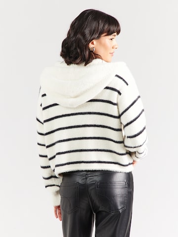 MORE & MORE Kofta i vit