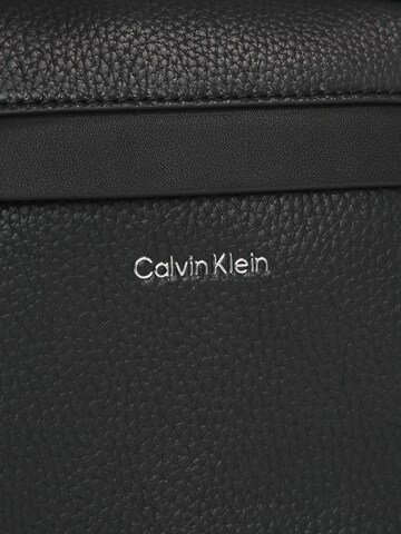 Borsa a tracolla 'Must' di Calvin Klein in nero