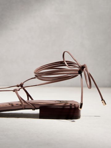 Next Riemensandale in Grau