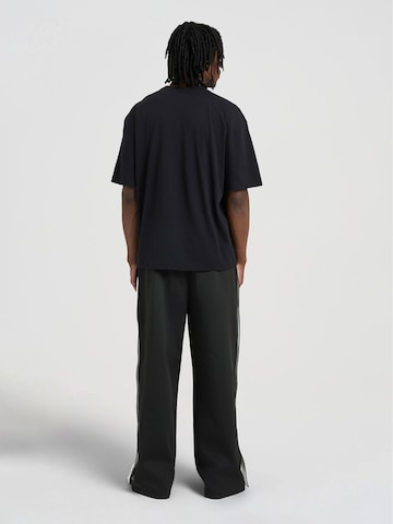 AND1 T-shirt 'Auf Dem Geld' i svart