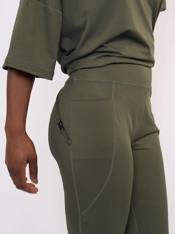 Chay T-shirt Sportbadpak in Groen