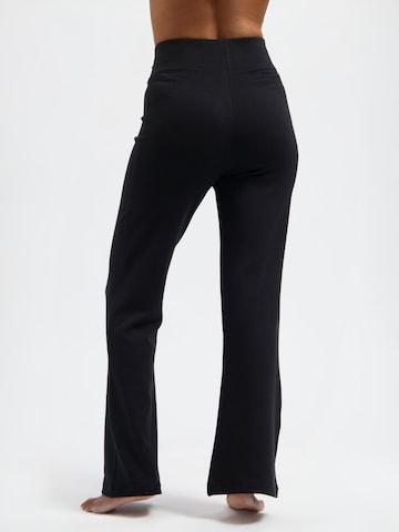 Urban Goddess Yoga & Activewear Flared Workout Pants 'Cayha' in Black
