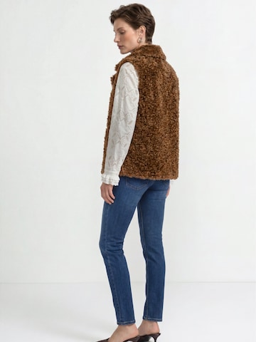 Rich & Royal Bodywarmer in Bruin