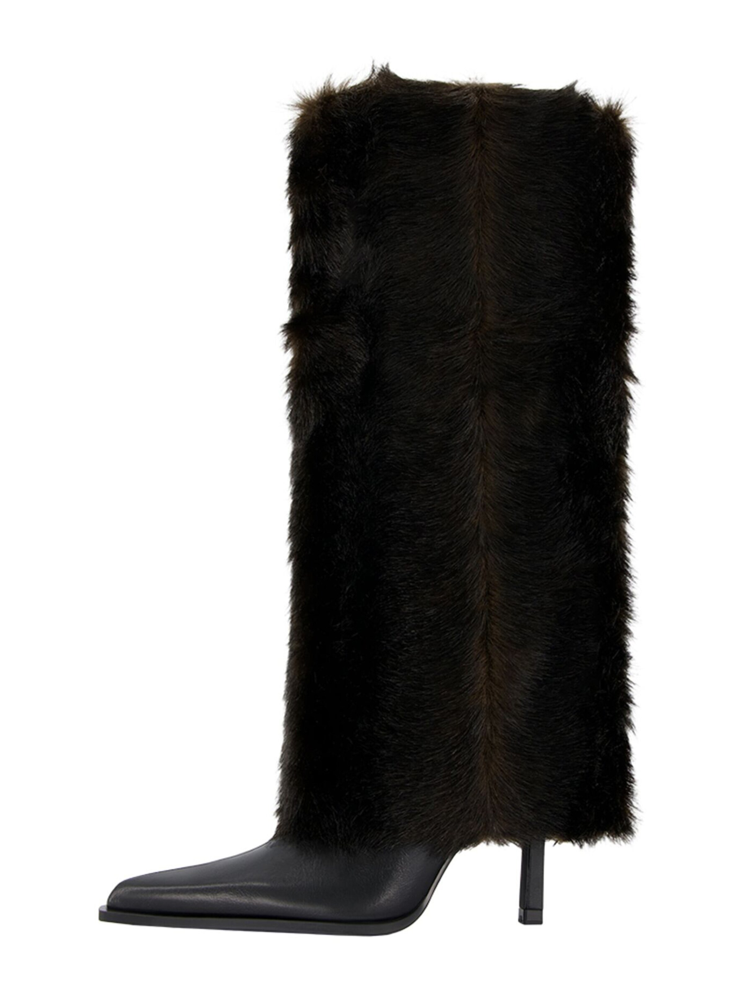 Cizme de la Bershka pe negru